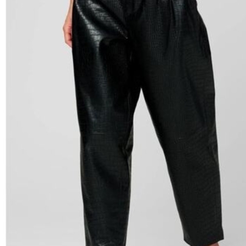 Blank NYC Black Faux Leather Crocodile Embossed Stay Real Pants, NWT Size 31/10